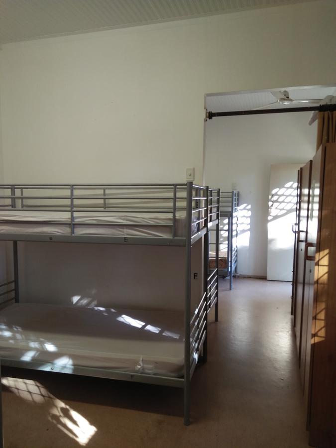 Roey Backpackers And Party Bar Hostel Broome Exterior photo