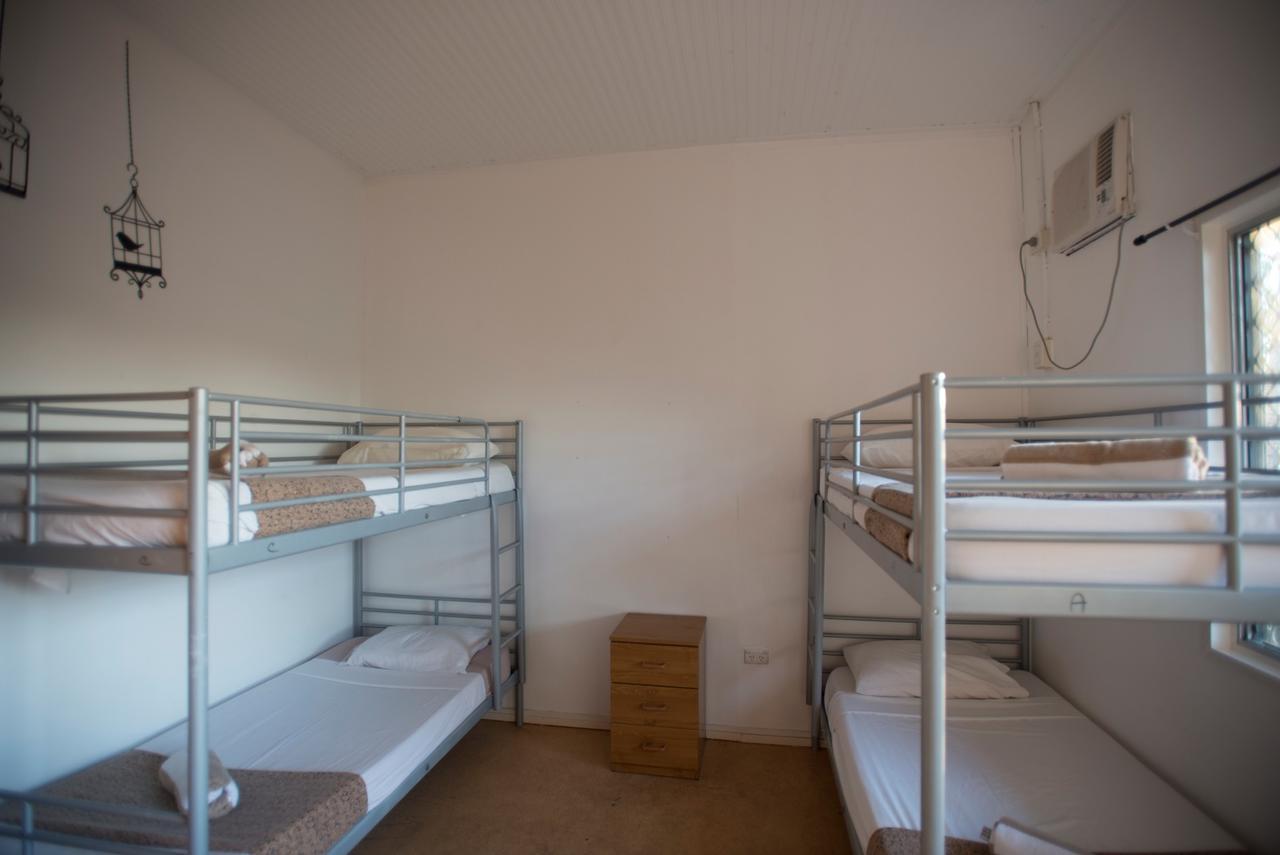 Roey Backpackers And Party Bar Hostel Broome Exterior photo